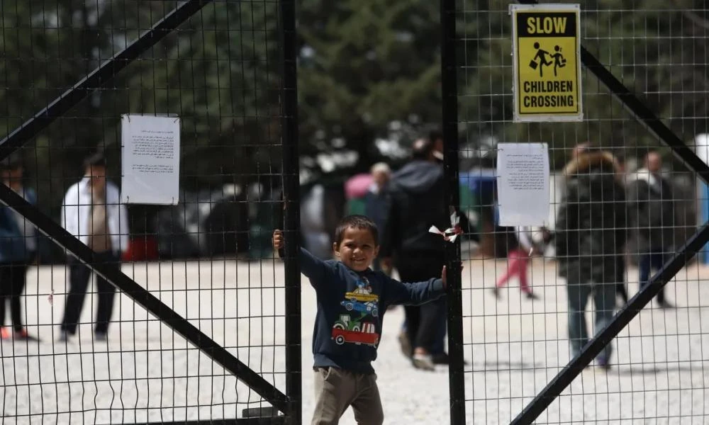 Κλείνουν τρεις δομές φιλοξενίας σε Ελευσίνα, Βόλο και Λέσβο